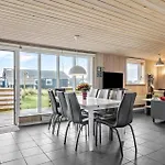 2 Bedroom Cozy In Dom wakacyjny