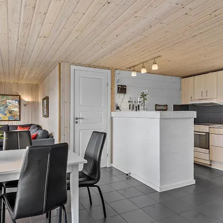 2 Bedroom Cozy In Prázdninový dům